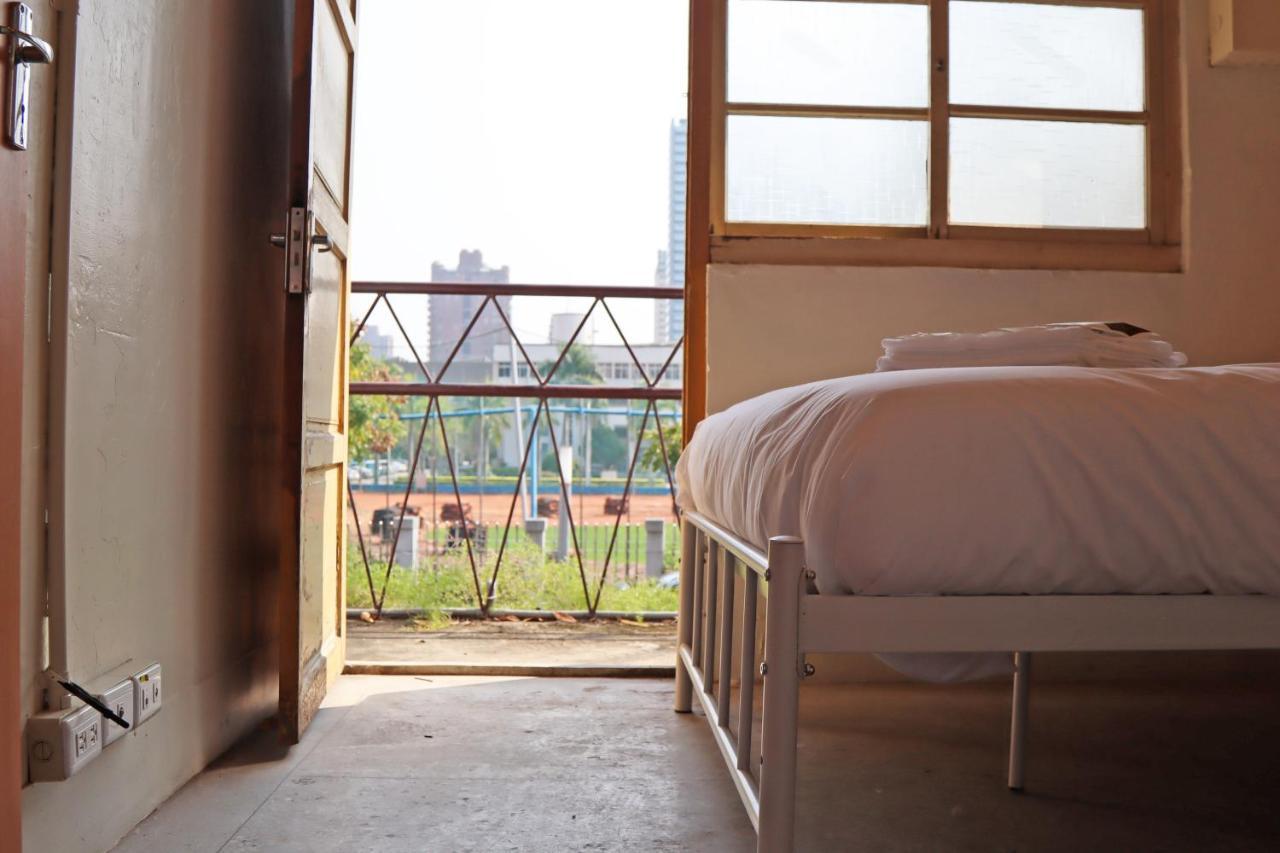 Dope Hostel Taichung Bagian luar foto